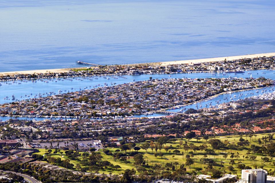 Waterfront homes and boats at Balboa Island